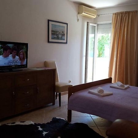 Pansion Kaleb Bed & Breakfast Brbinj ภายนอก รูปภาพ