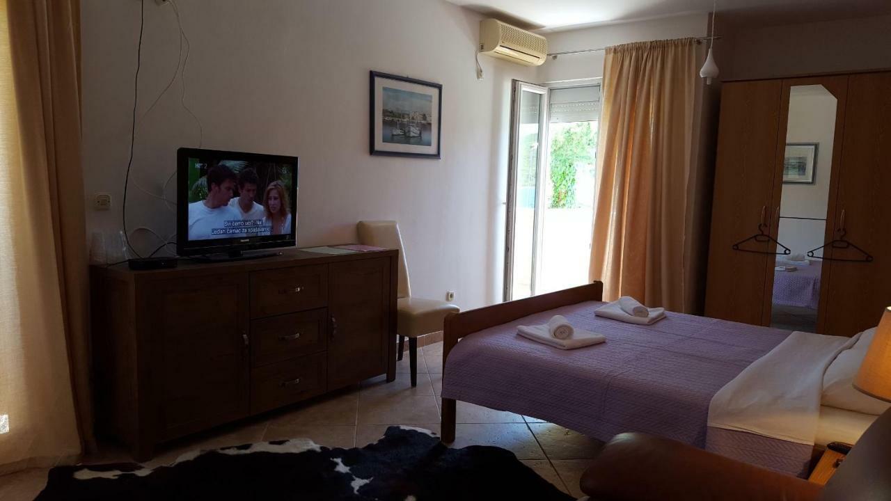 Pansion Kaleb Bed & Breakfast Brbinj ภายนอก รูปภาพ